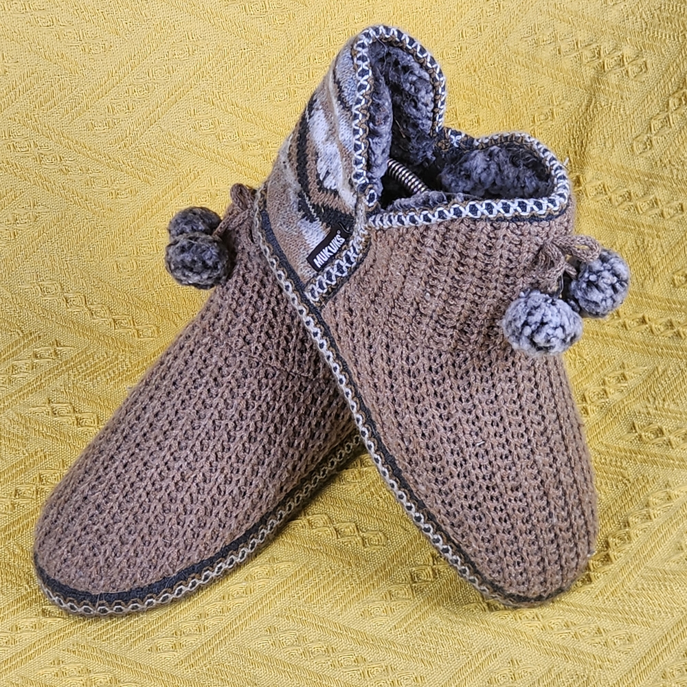 Cozy Brown Knit Women's Slippers
